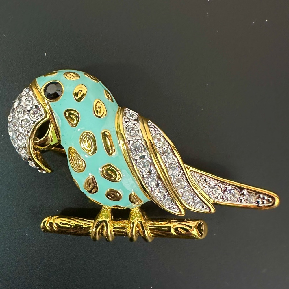 ENAMEL PARROT PIN